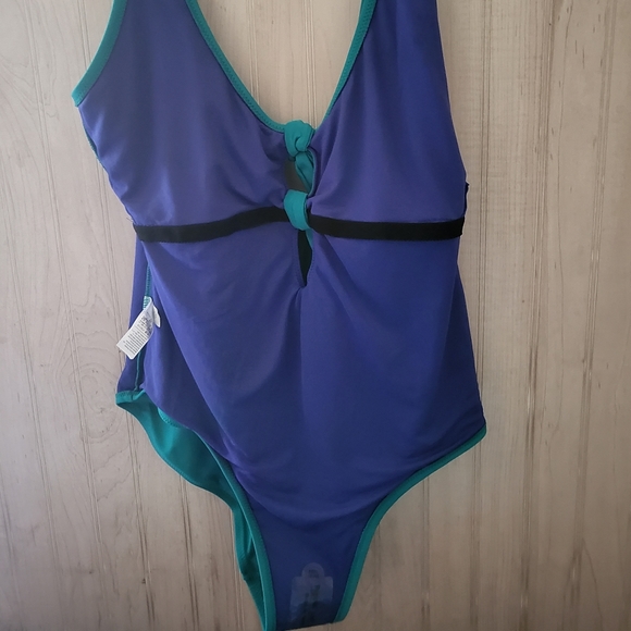 Cute brand new swimsuit - Picture 2 of 2